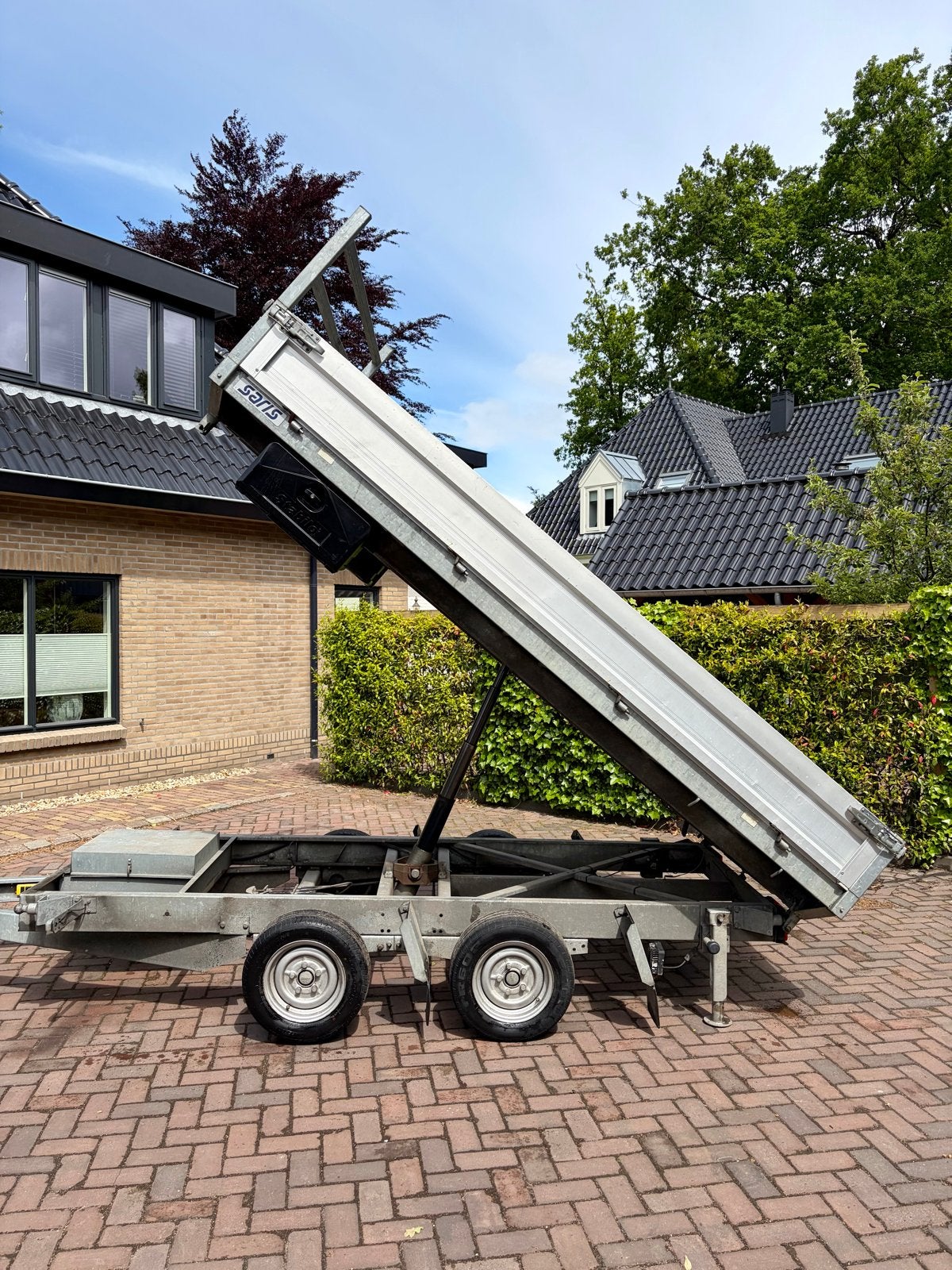 Robuuste Saris kipper aanhangwagen met oprijplaten, Ophalen, Gebruikt