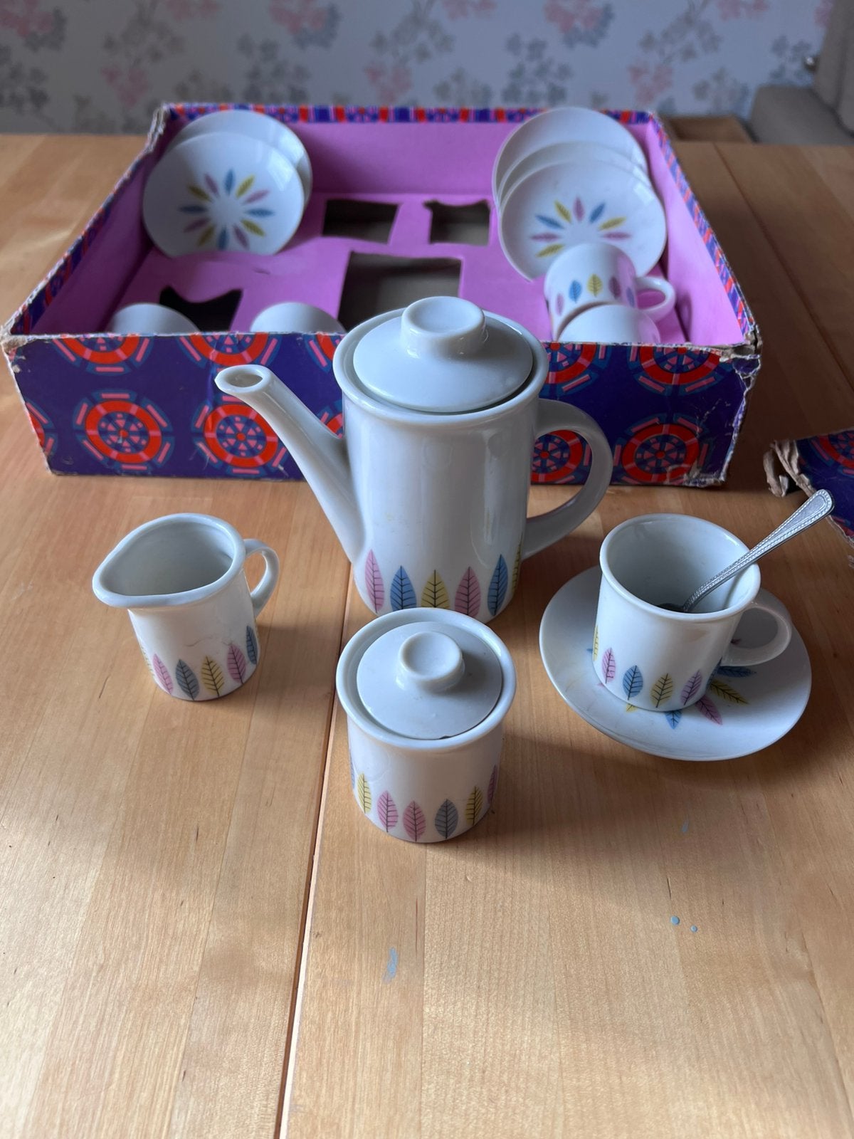 Schattig poppenservies, kinderservies, Ophalen of Verzenden, Zo goed als nieuw, Meisje