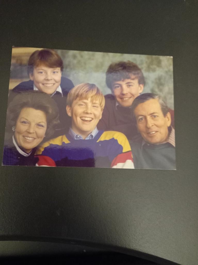 Kaart  Beatrix, Claus met hun 3 zonen. Ongelopen, Ophalen of Verzenden, Nieuw, Kaart, Foto of Prent