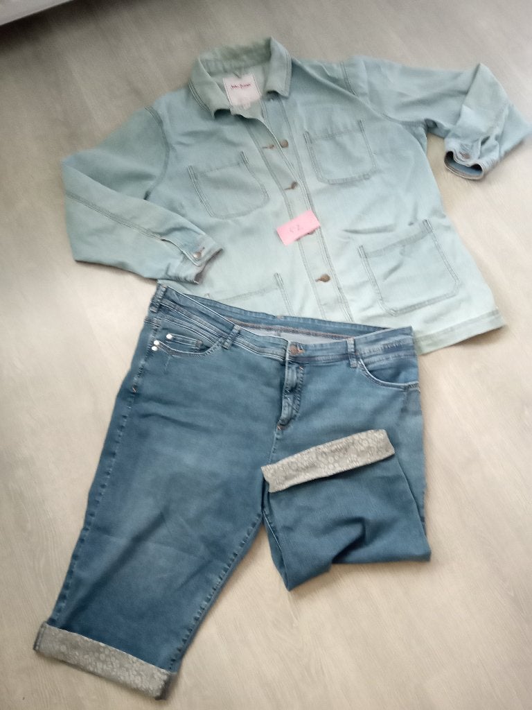 Capri jeans en jasje maat 52, Kleding | Dames, Ophalen, Blauw, Overige jeansmaten, Zo goed als nieuw