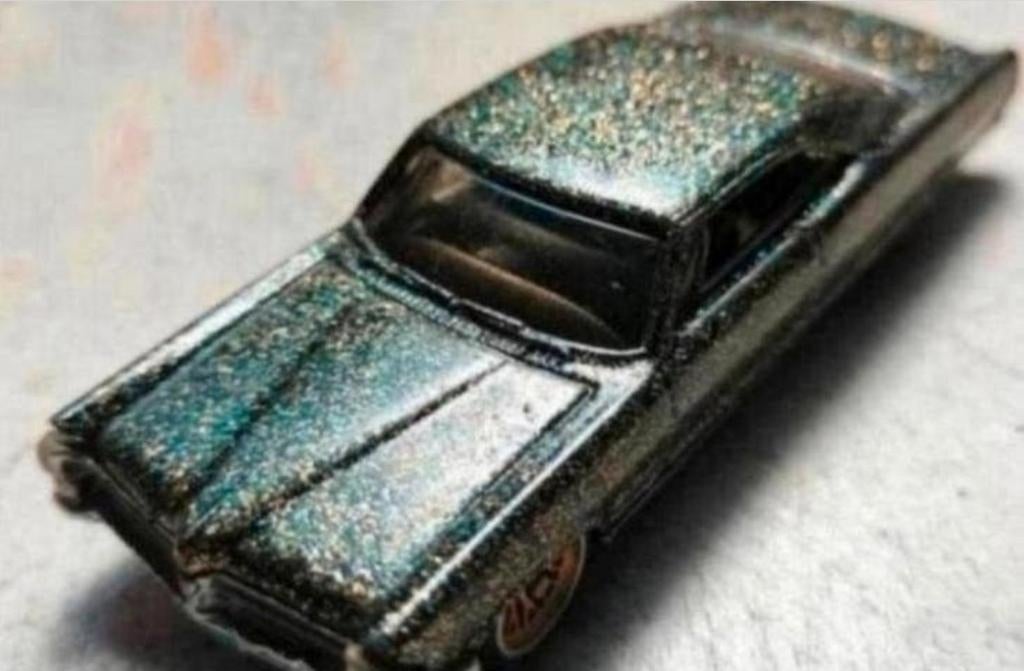 Unieke handmade PONTIAC BONNEVILLE 65 LOWRIDER, glitterlak, Hobby en Vrije tijd, Modelauto's | 1:50, Ophalen of Verzenden, Zo goed als nieuw