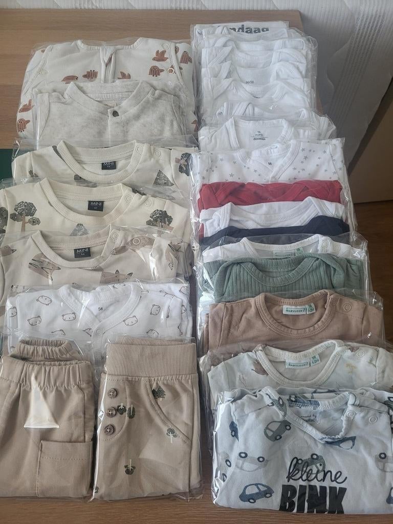 Babykleding netjes verpakt in folie, Ophalen of Verzenden, Zo goed als nieuw, Onbekend, Jongetje of Meisje