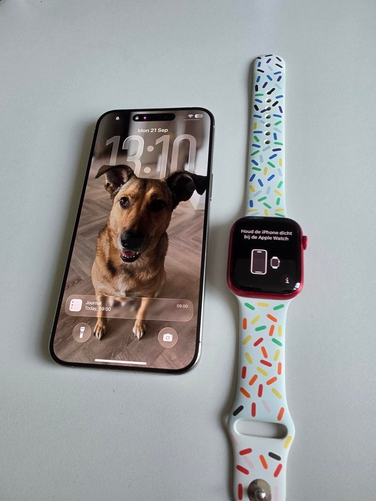 iPhone 15 Pro Max 256GB + Apple Watch series 8 (productRED)