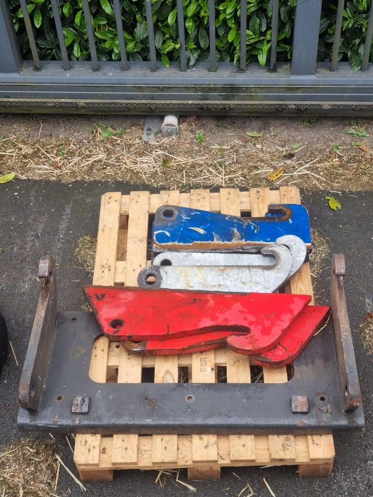 Aanbouwdelen ( las oren ) Komatsu WA-100 shofel, Ophalen