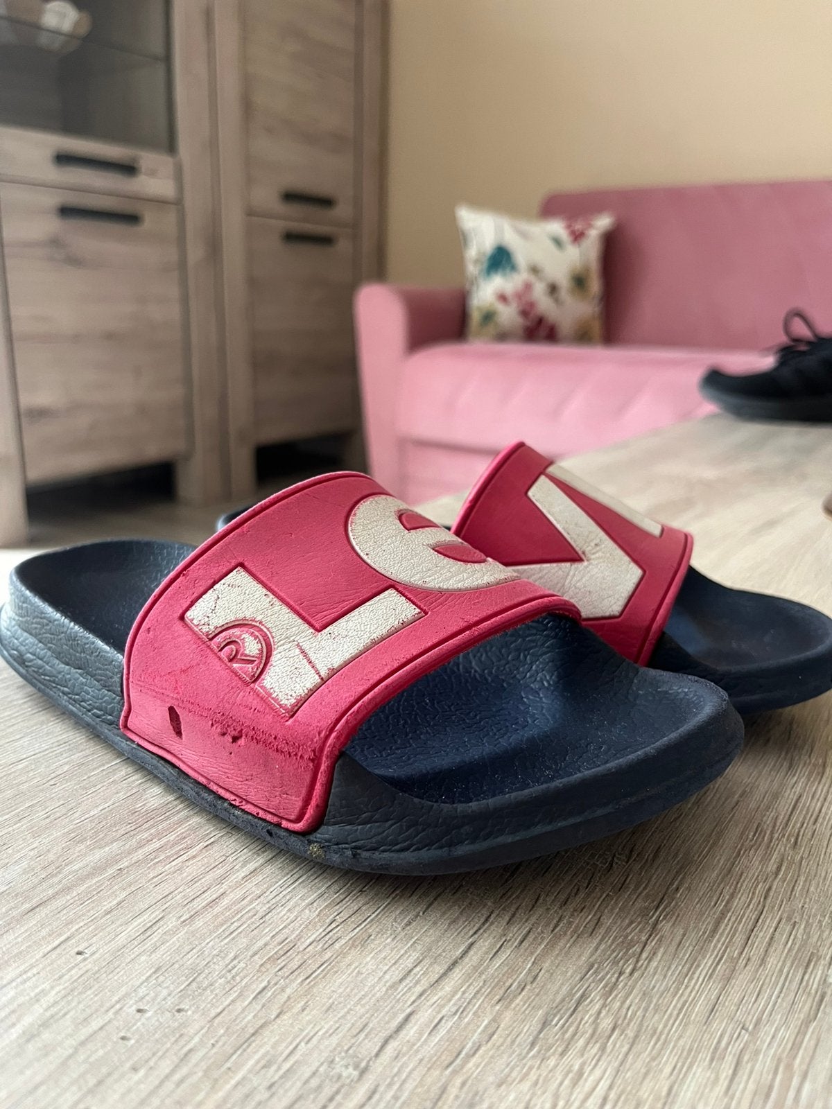 Levi’s slippers, Gebruikt, Overige typen, Ophalen of Verzenden, Jongetje