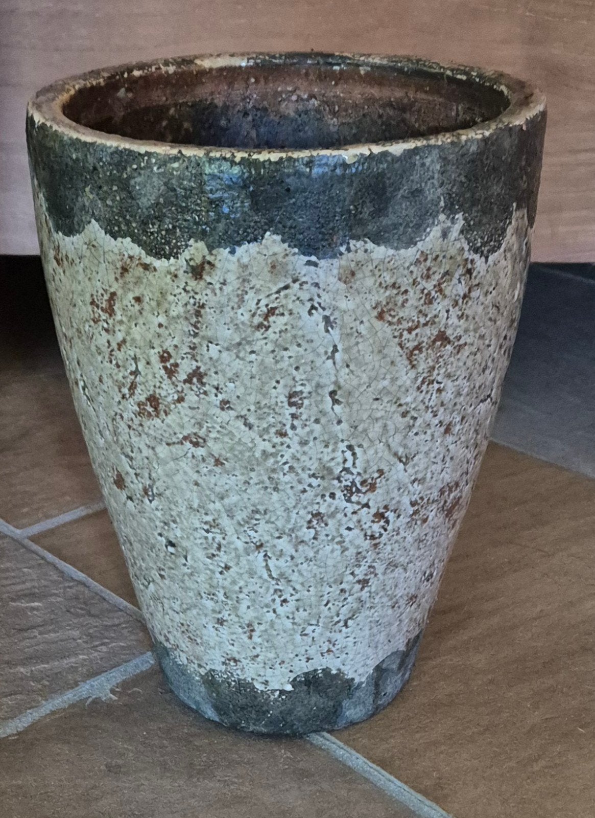 Decoratieve bloempot met verweerde look, Ophalen