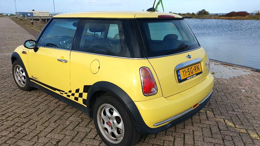 Mini Cooper 1.6 16V ONE 2006 Geel, ZEER GOEDE STAAT, Auto's, Voorwielaandrijving, Dealer onderhouden, Zwart, 4 cilinders