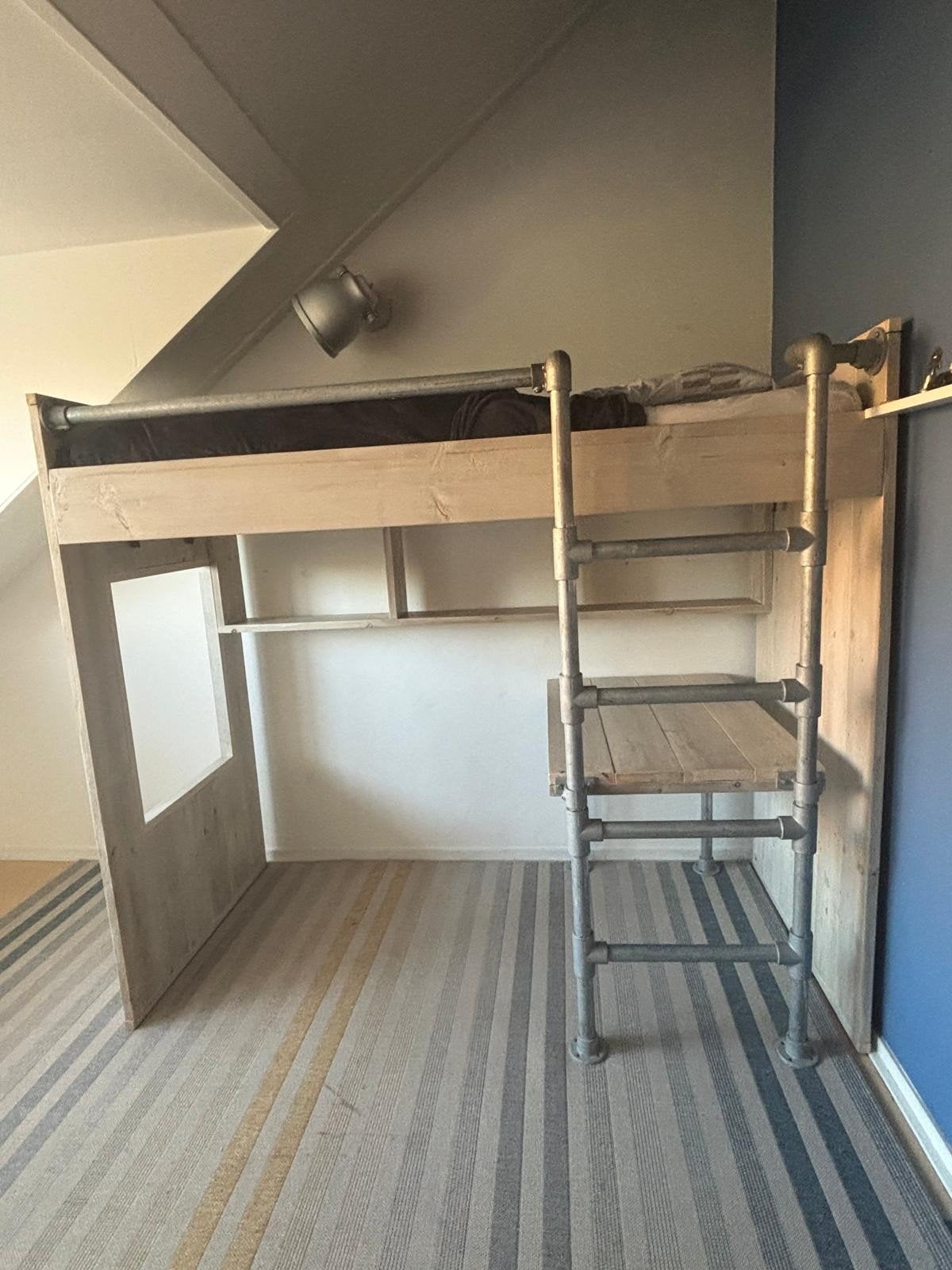 Steigerhouten hoogslaper met bureau en opbergruimte, Ophalen, Eenpersoons, Zo goed als nieuw, 200 cm