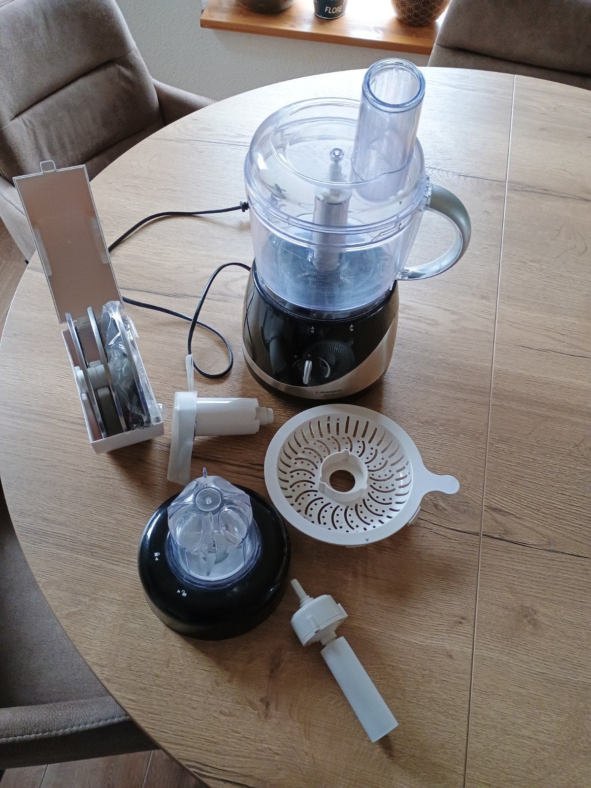 Grundig Keukenmachine met diverse accessoires, Ophalen, Gebruikt, 1 tot 2 liter, 2 snelheden