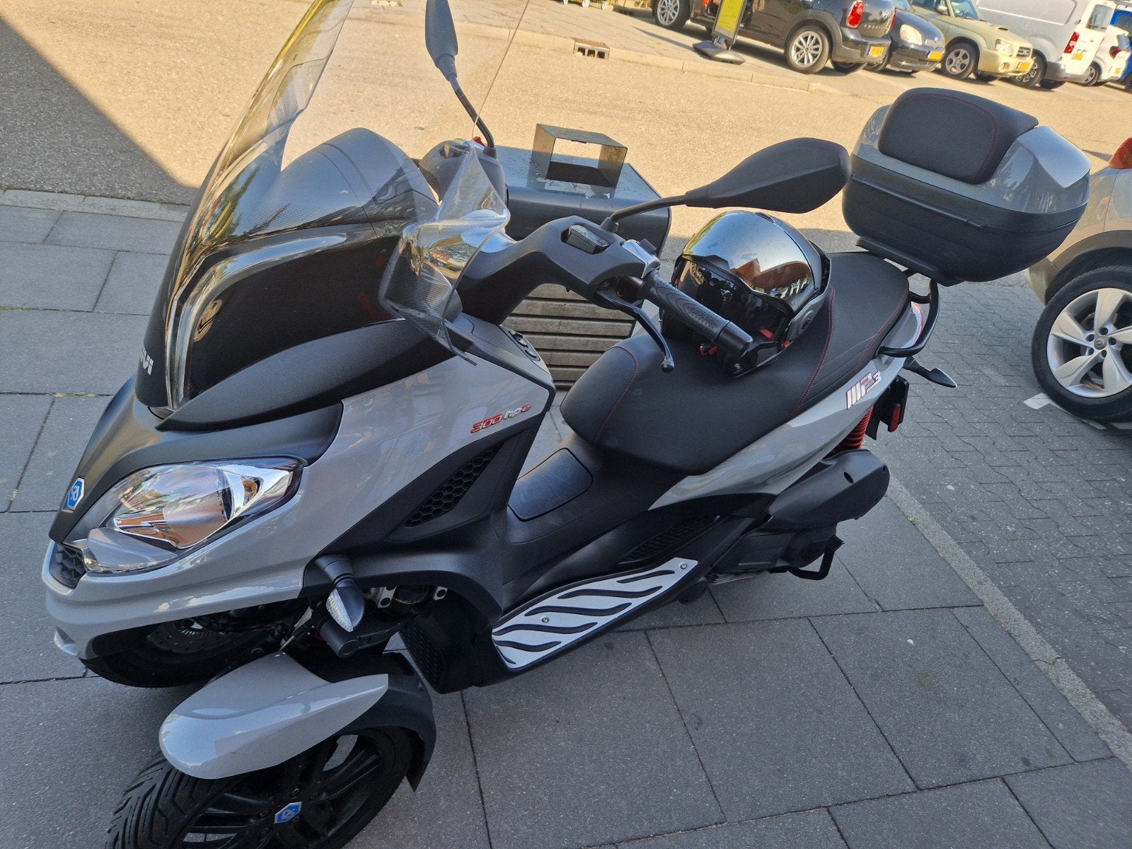 Piaggio MP3 Sport 300cc - Grijs 2022 nieuwstaat 8160km, Fietsen en Brommers, Scooters | Piaggio, Ophalen, Overige modellen, Zo goed als nieuw