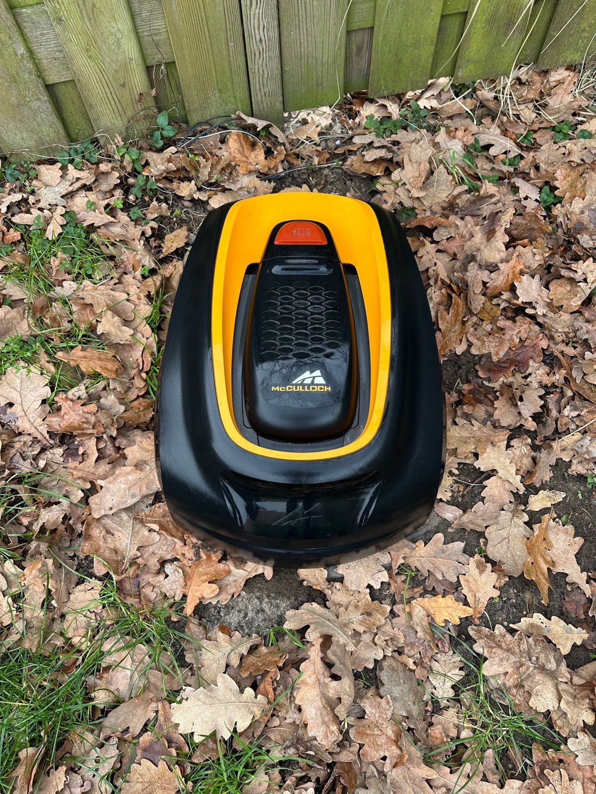 McCulloch R600 Robotmaaier met Huisje 600 m², Ophalen, Gebruikt, 20 tot 25 cm