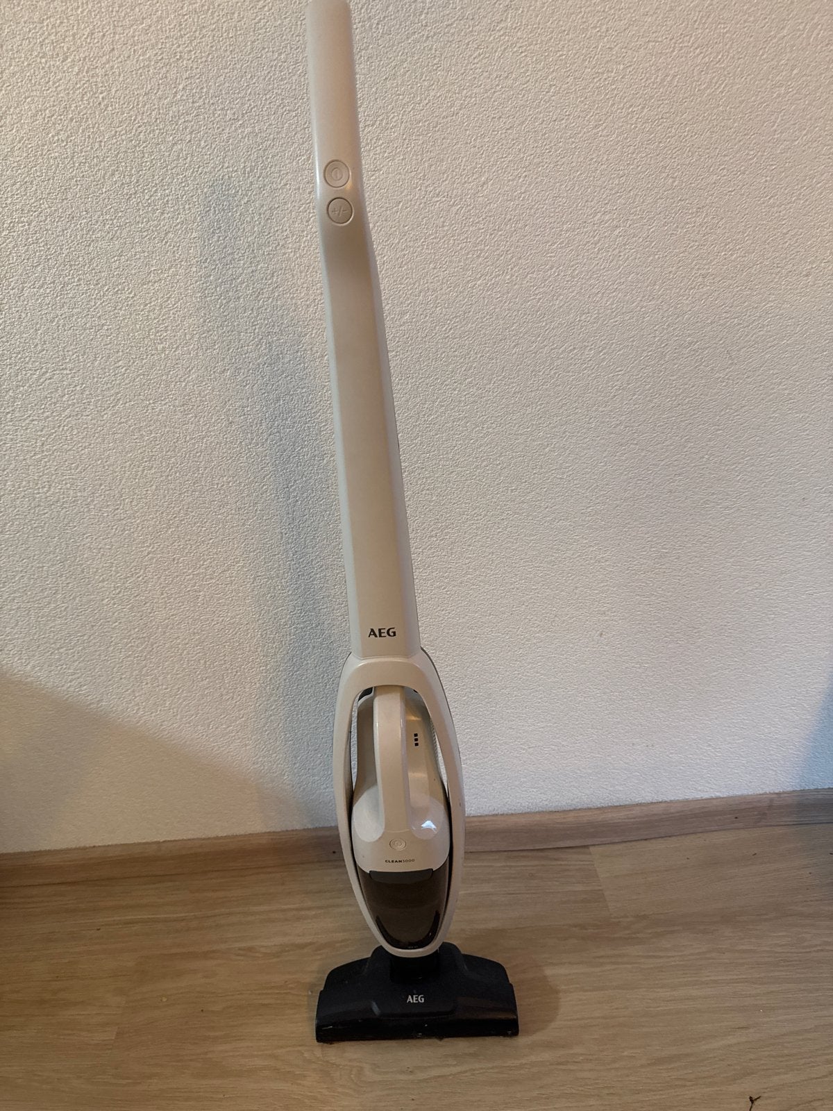 AEG Clean 3000 Steelstofzuiger - Draadloos en Krachtig, Draadloos, Ophalen of Verzenden, Zo goed als nieuw, Reservoir