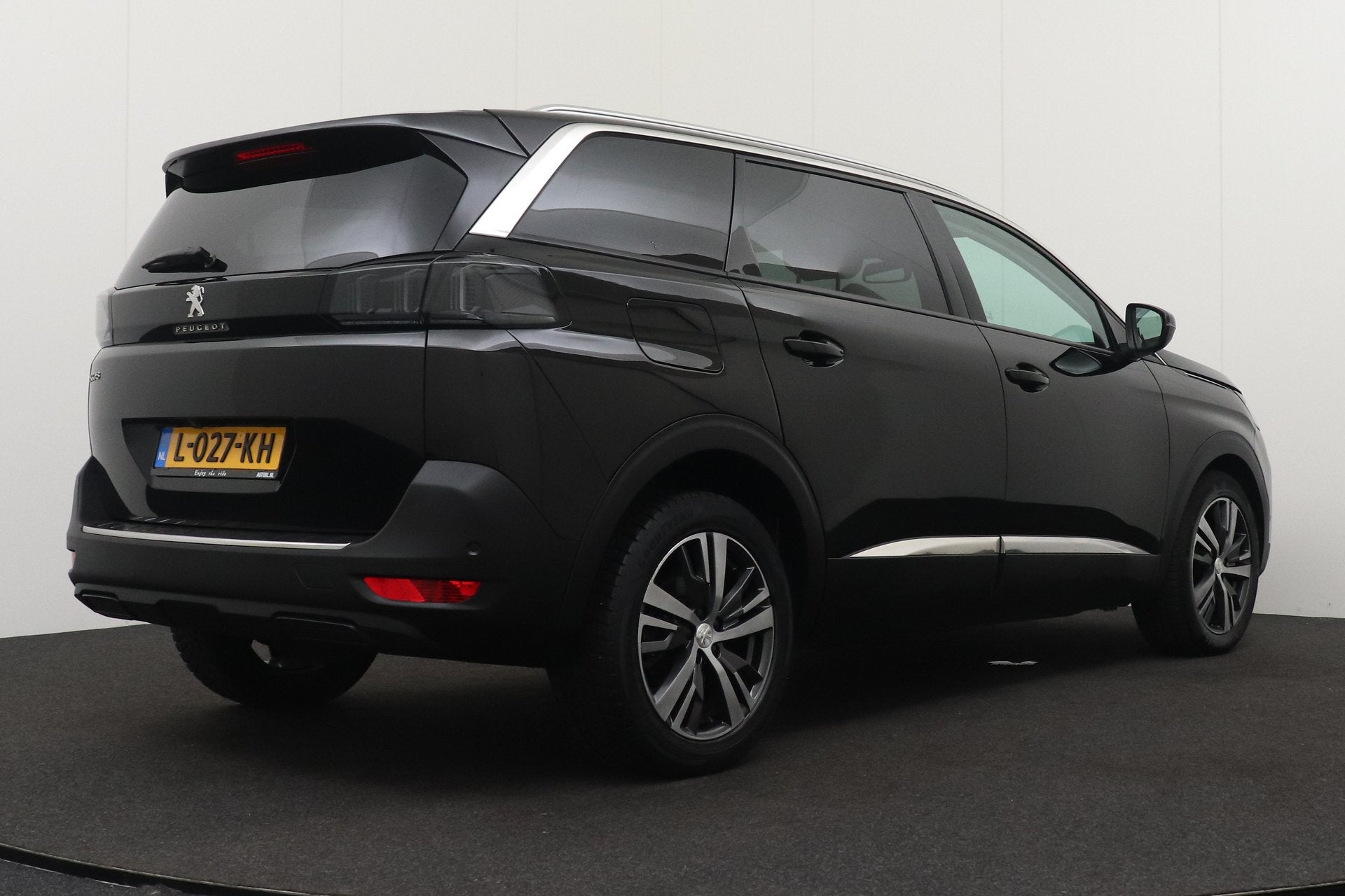 Peugeot 5008 1.2T 131 PK Aut. Allure 7-Pers Camera Dodehoek, Dealer onderhouden, Gebruikt, 1199 cc, Zwart