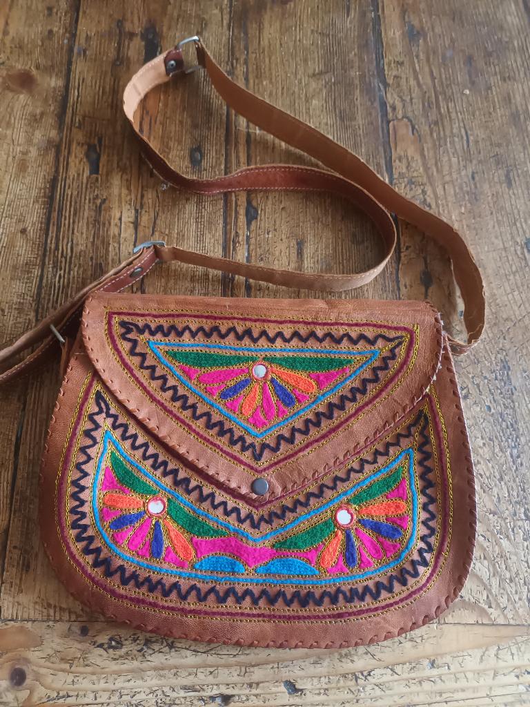 BOHO hip en kleurig en leer!, Ophalen of Verzenden, Zo goed als nieuw, Overige kleuren, Schoudertasje
