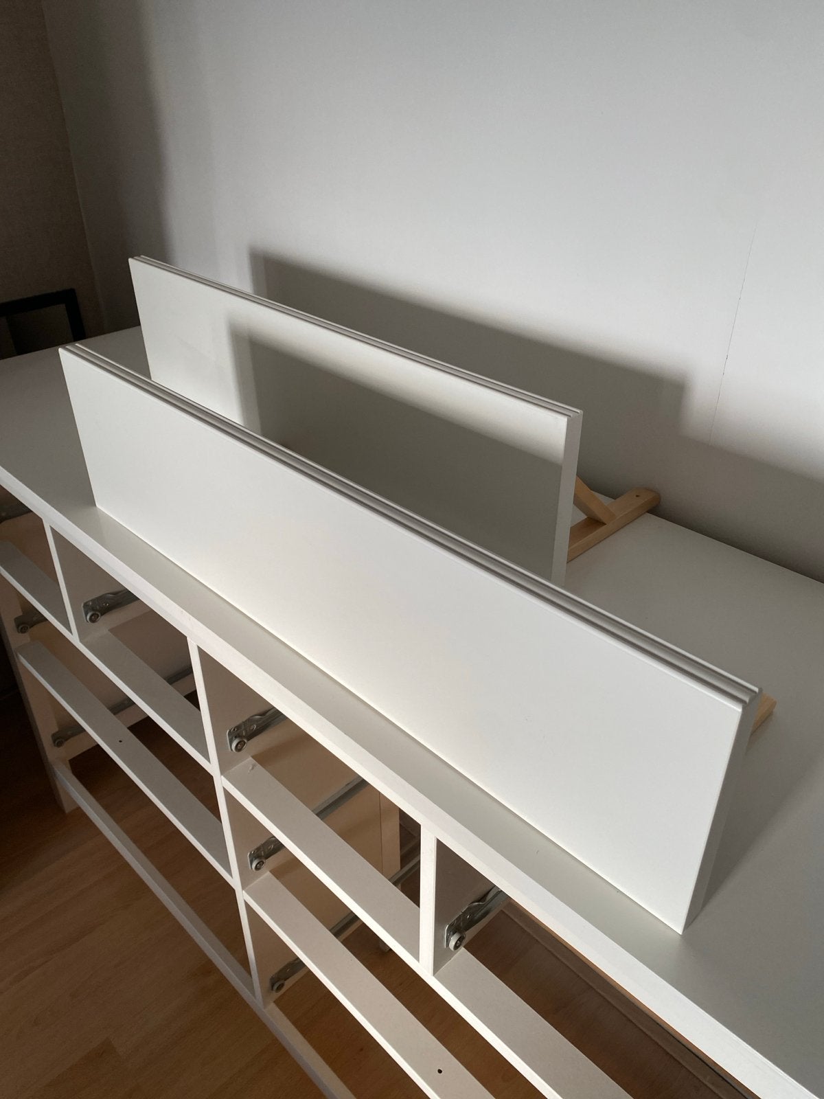 2x IKEA Bergshult plank (80x30) met Sandshult dragers, Ophalen, Zo goed als nieuw
