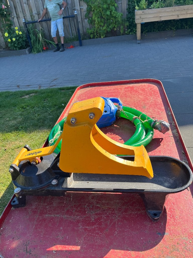 Waterpomp voor o.a. paarden en koeien, Ophalen, Zo goed als nieuw