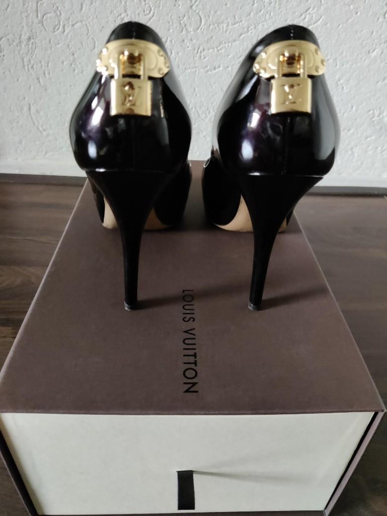 Louis Vuitton pumps zwart lak gouden slotje, Pumps, Zwart, Louis Vuitton, Ophalen of Verzenden