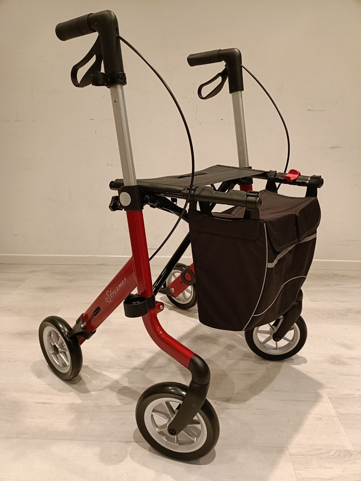 Rehasense Streamer 5,7kg rollator incl Servicebeurt ZGAN!, -, -, Ophalen of Verzenden, Zo goed als nieuw