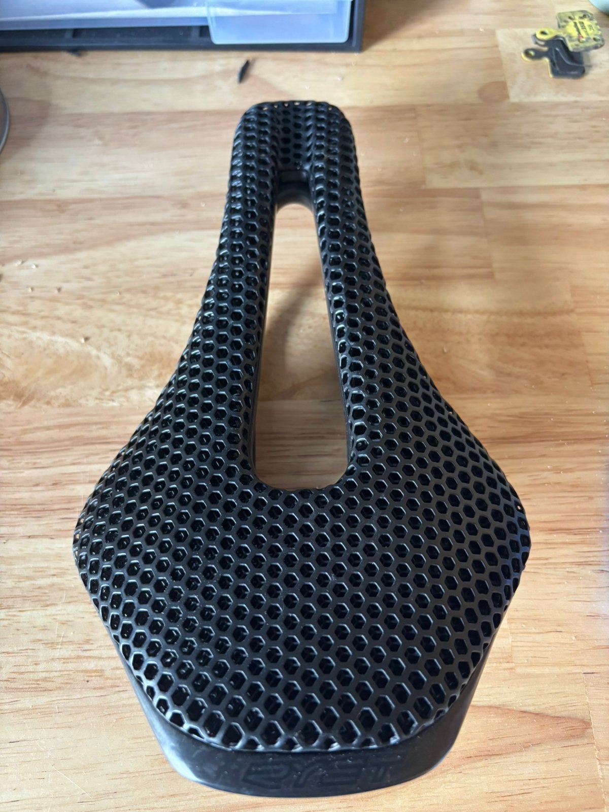 Ryet 3d print carbon zadel 150 breed, Ophalen of Verzenden, Zo goed als nieuw