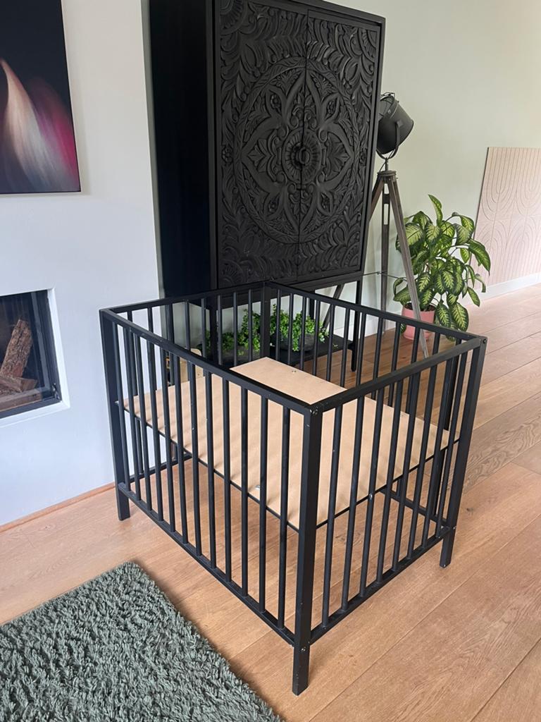 Zwarte box, Kinderen en Baby's, Boxen, Ophalen, Zo goed als nieuw