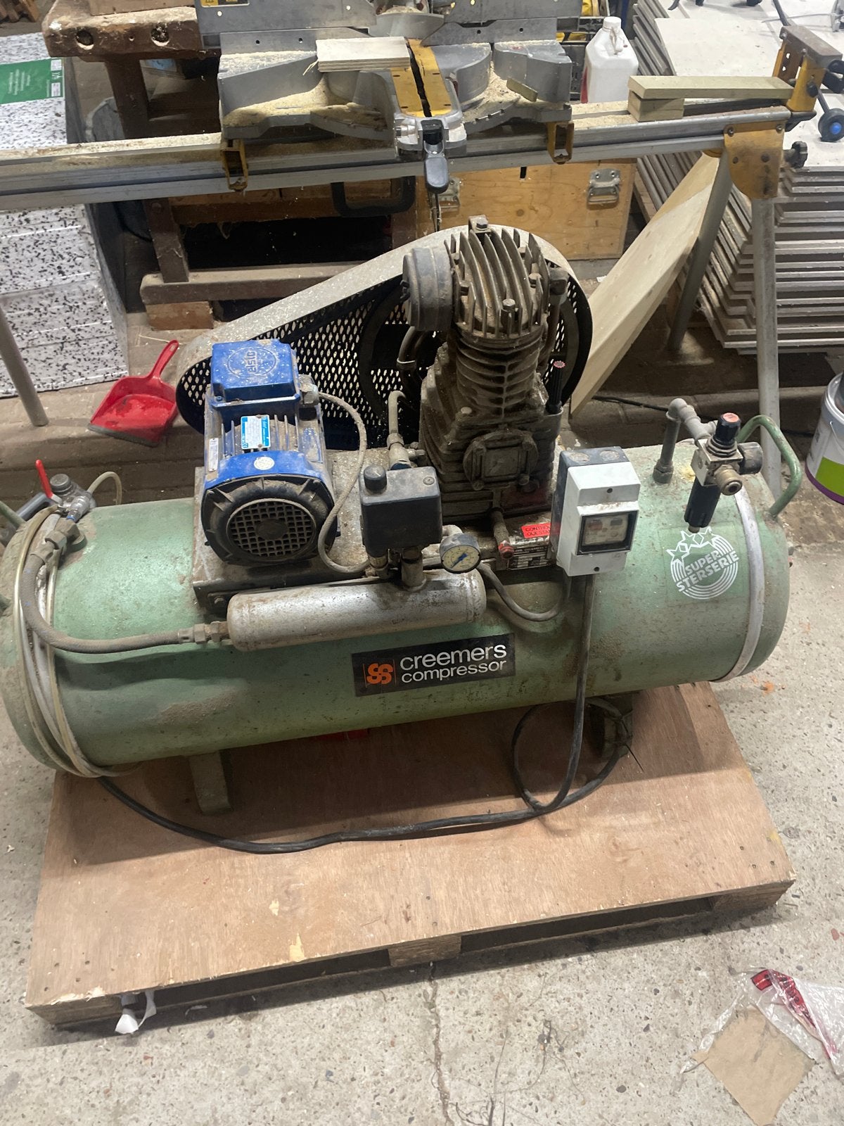 Creemers compressor - defecte elektromotor, Ophalen, Gebruikt, 400 tot 800 liter/min, 10 bar of meer