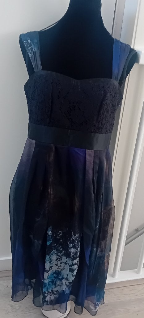 jurk, Kleding | Dames, Jurken, Zo goed als nieuw, Maat 38/40 (M), Zwart, Knielengte, Verzenden