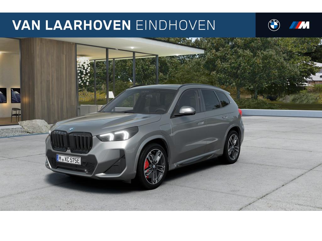 BMW X1 xDrive25e M Sport Automaat / Trekhaak / Panoramadak /, Auto's, BMW, Zwart, Leder, Bedrijf, Hybride Elektrisch/Benzine