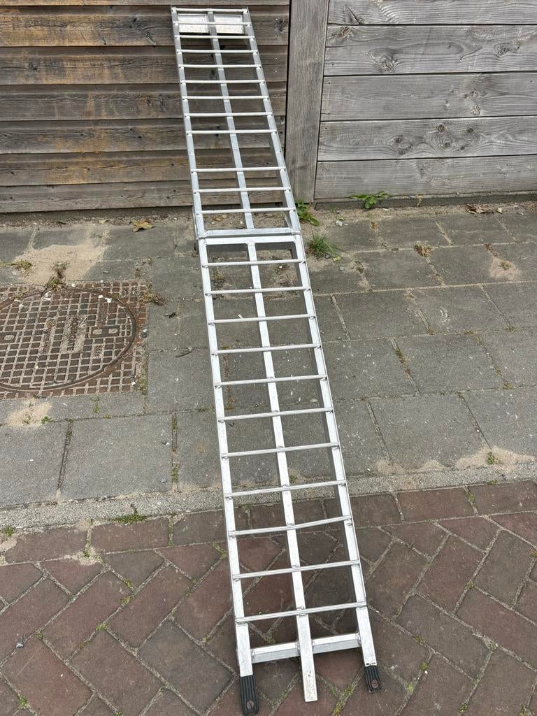 Aluminium oprijplaat 226 cm lang, 30 cm breed, Auto diversen, Ophalen of Verzenden, Zo goed als nieuw