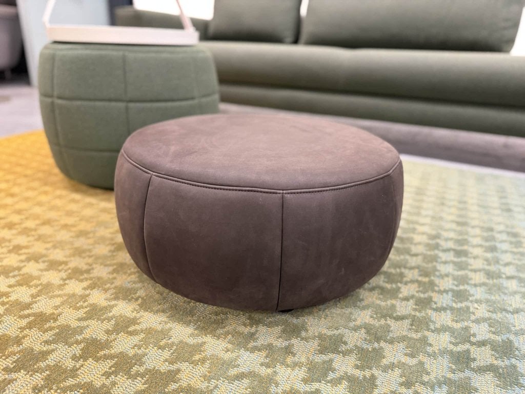 Nieuw Design on Stock Barrell Poef Cabo leer Marron Hocker, Gompenstraat 15, Leer, Ophalen of Verzenden, Contactformulier
