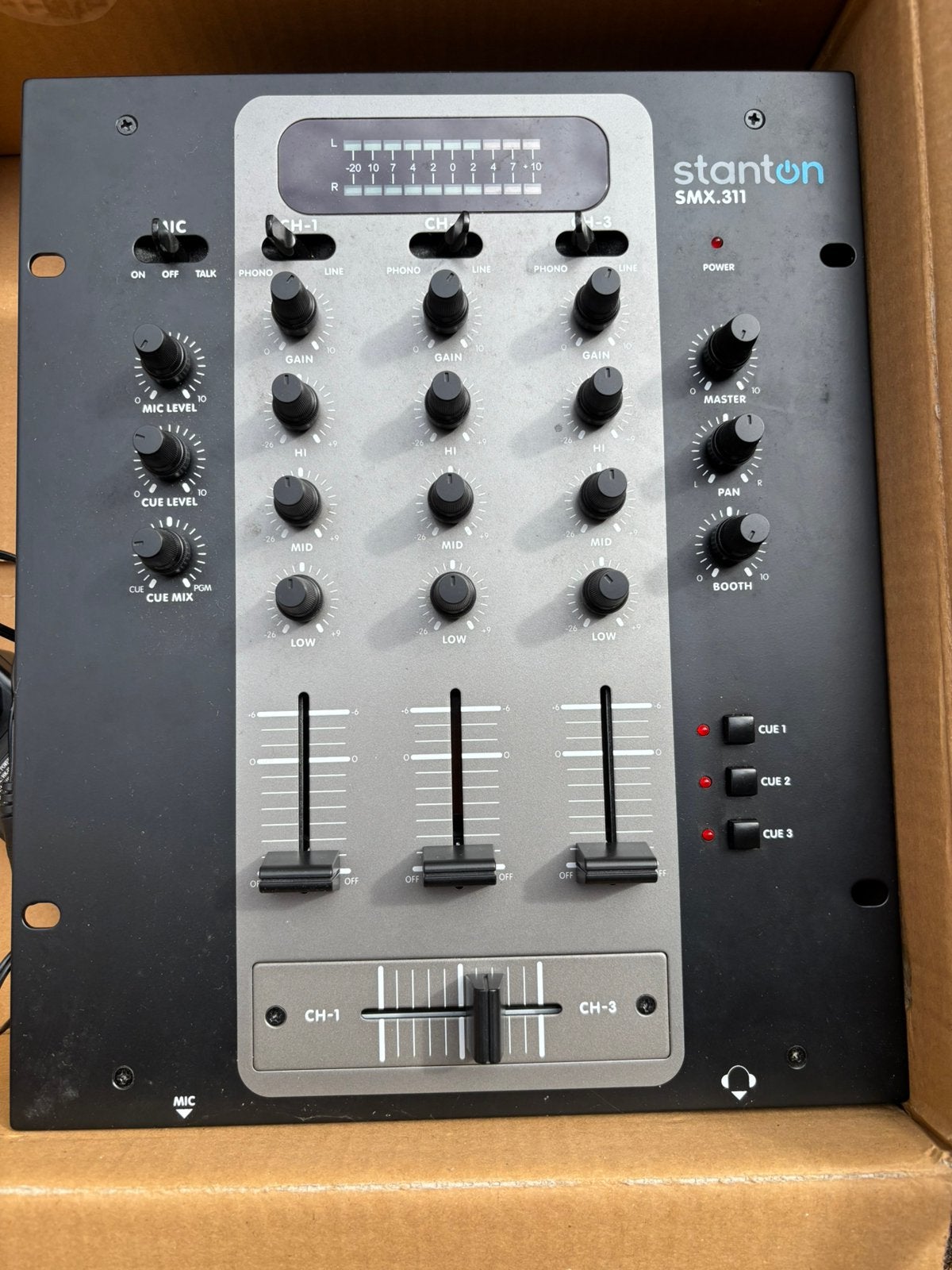 Stanton smx.311 analoge mixer, Muziek en Instrumenten, Mengpanelen, Ophalen of Verzenden, Gebruikt, Minder dan 5 kanalen