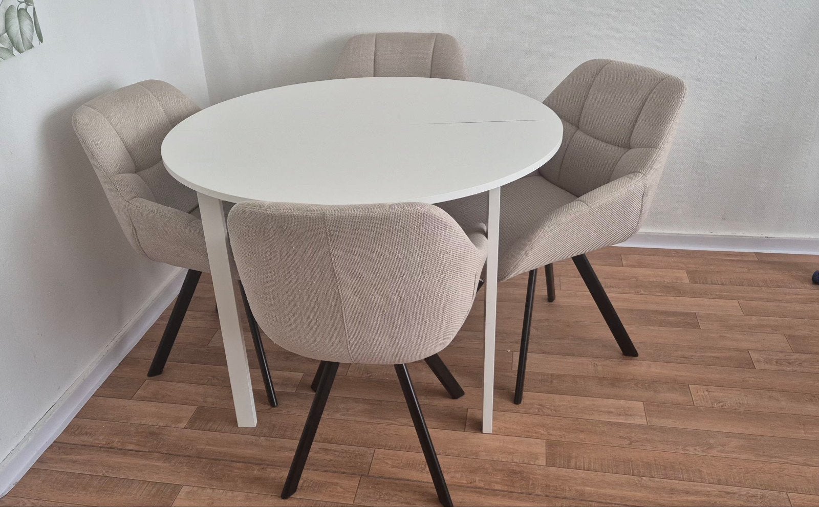 IKEA Vihals witte tafel – 4 stoelen GRATIS, Ophalen