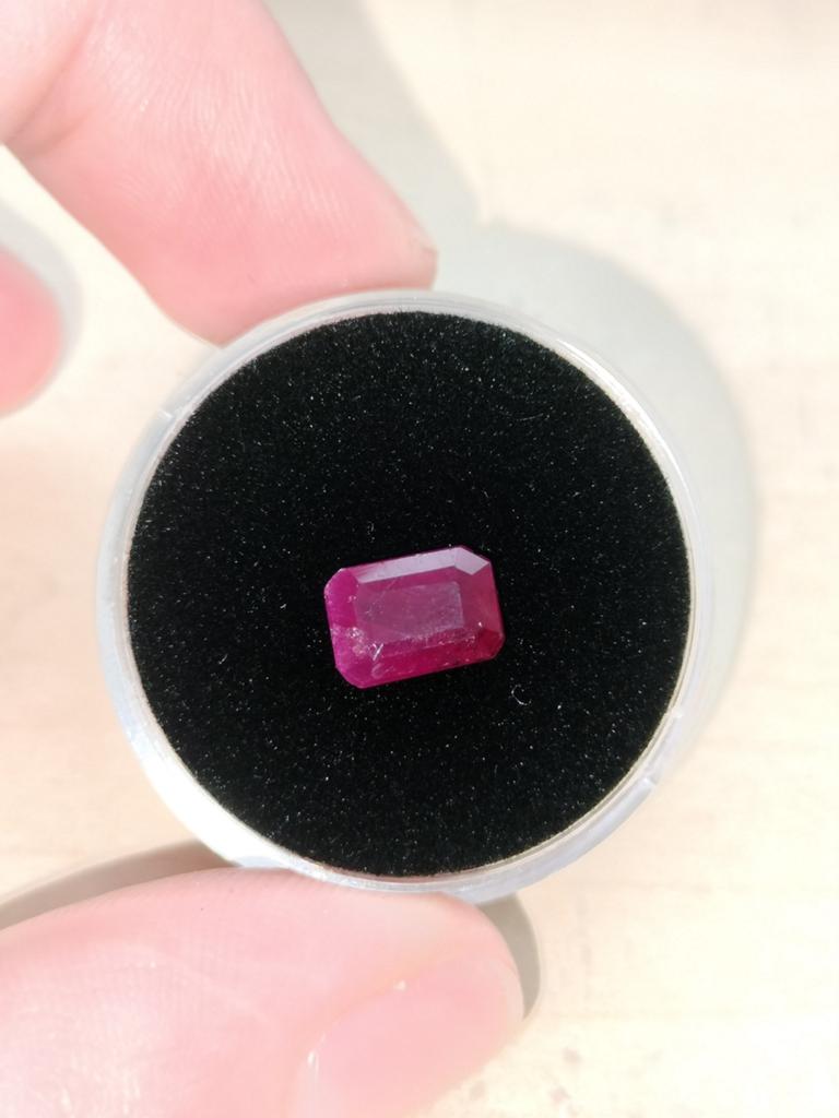 Facet Geslepen Robijn, Sieraden, Tassen en Uiterlijk, Edelstenen, Ophalen of Verzenden