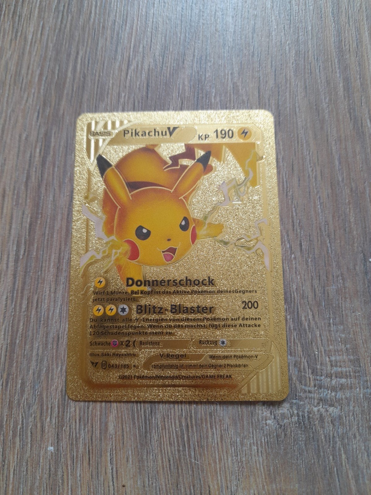 Gouden Pikachu V Pokémon Kaart - Zeldzaam Verzamelobject, Hobby en Vrije tijd, Verzamelkaartspellen | Pokémon, Ophalen of Verzenden