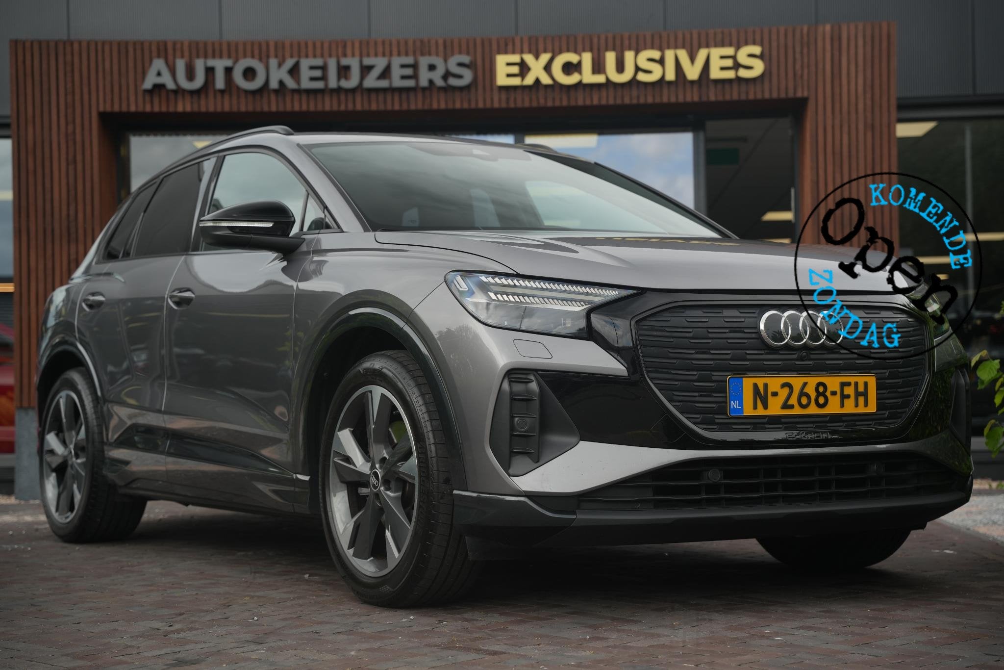 Audi Q4 e-tron 35 Launch edition Advanced 55 kWh Verkeersbor, Auto's, Automaat, Gebruikt, Zwart, 1865 kg