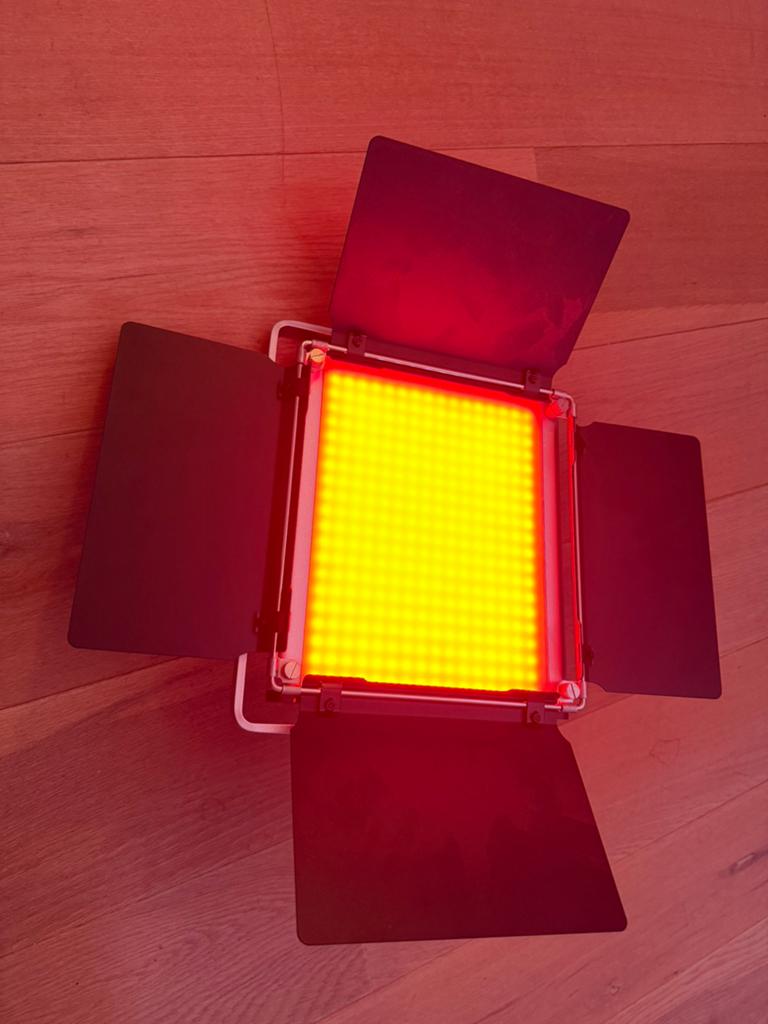 Neewer 660 RGB LED-lamp, Ophalen, Zo goed als nieuw, Lamp of Flitsset