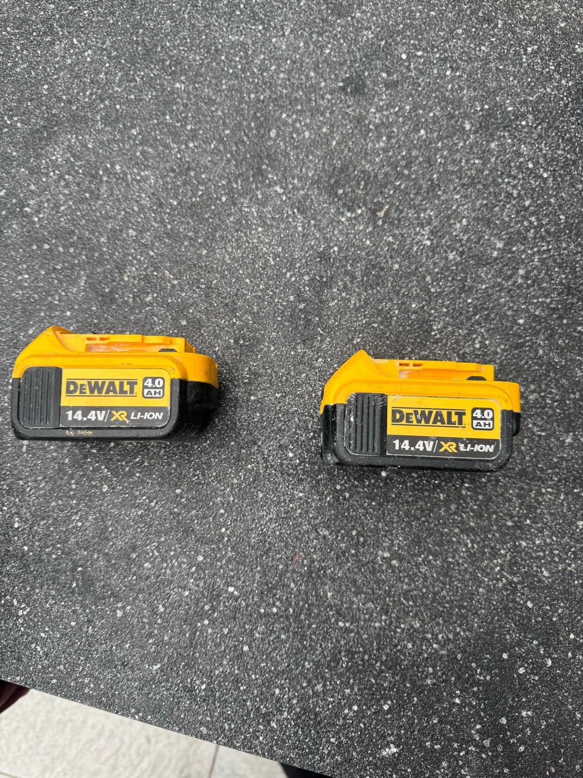 DeWalt Accu's 4.0 AH / 14.4V (2 stuks), Ophalen, Gebruikt
