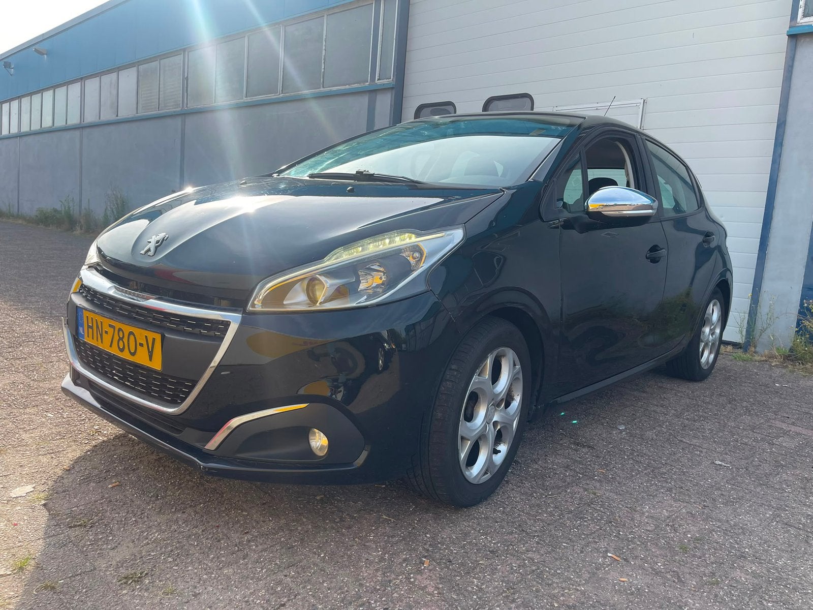 Peugeot 208 1.6 Bluehdi 55KW 5 DRS 2015 Zwart EURO 6!, Auto's, Voorwielaandrijving, 590 kg, 74 pk, Euro 6