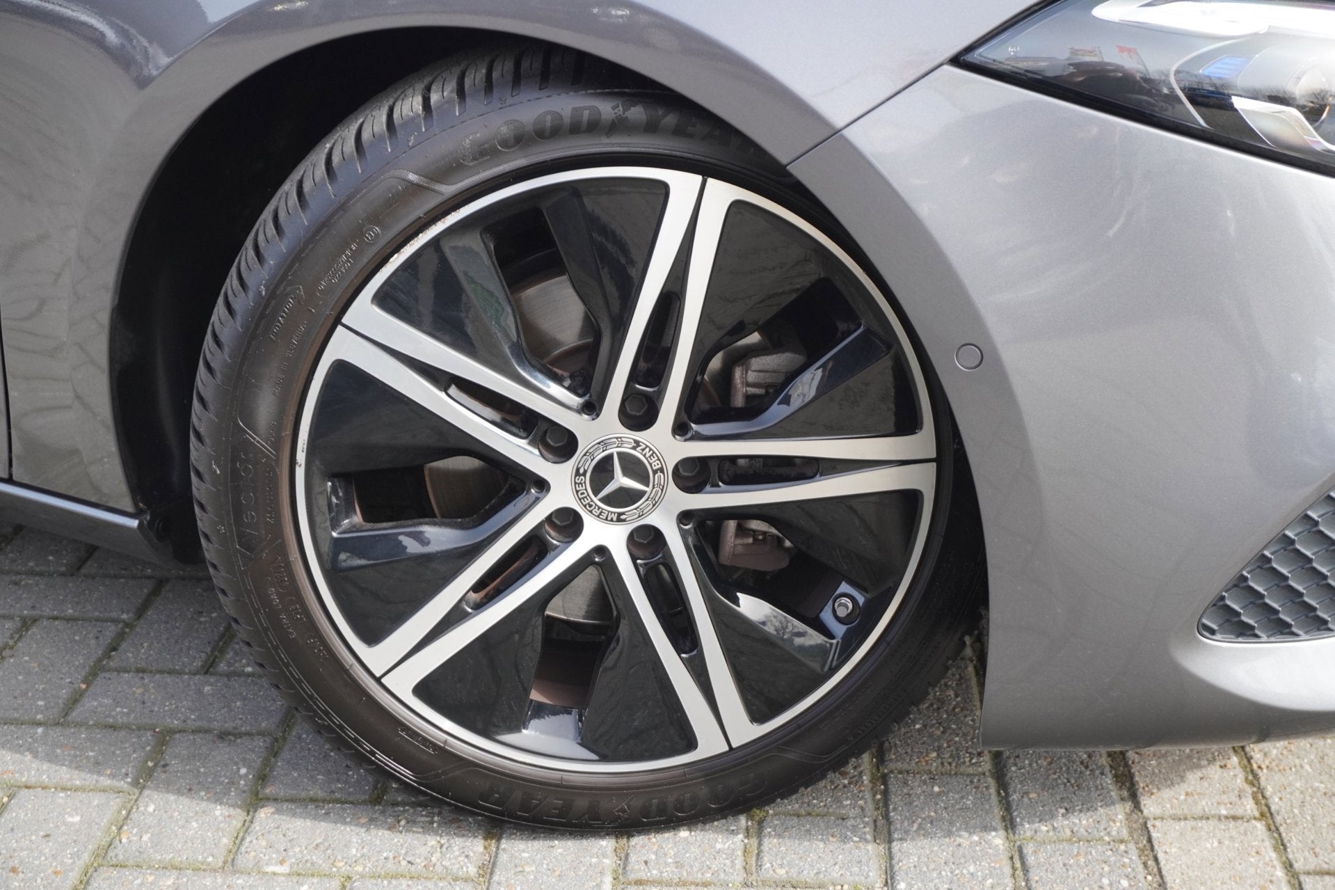 Mercedes-Benz A-klasse 180 Luxury Line / Sfeerverlichting /, 136 pk, Gebruikt, 4 cilinders, Bedrijf