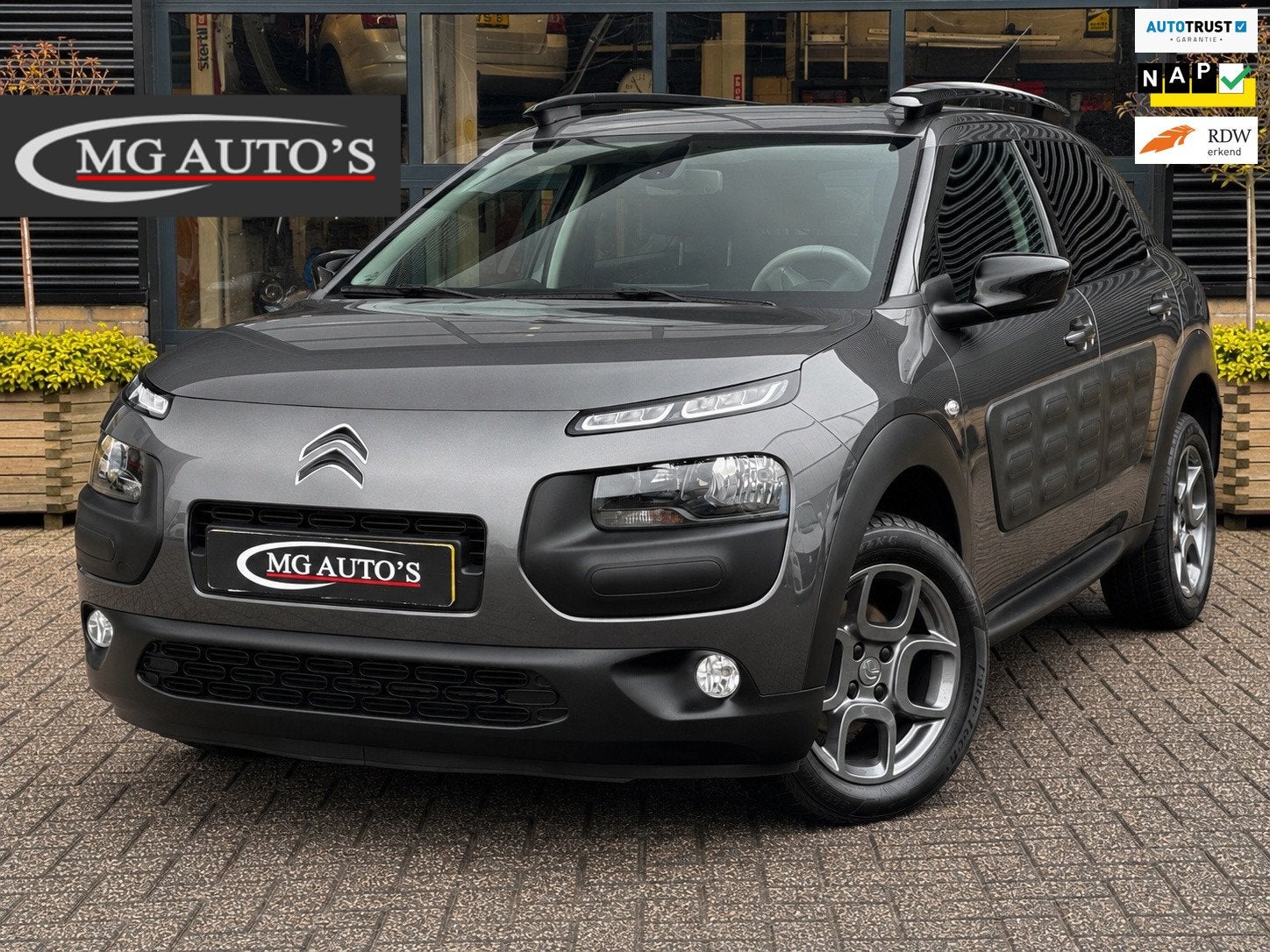 Citroen C4 Cactus 1.2 PureTech Shine | Navigatie | Cruise Co, Stof, 1199 cc, 82 pk, Origineel Nederlands