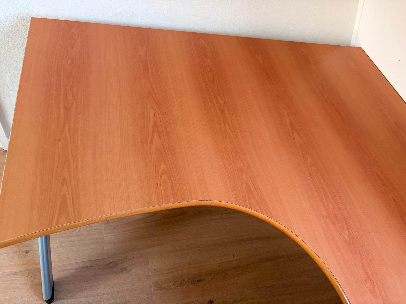 In hoogte verstelbaar hoekbureau - 2.00m x 1.40m, Huis en Inrichting, Ophalen, In hoogte verstelbaar, Gebruikt, Hoekbureau