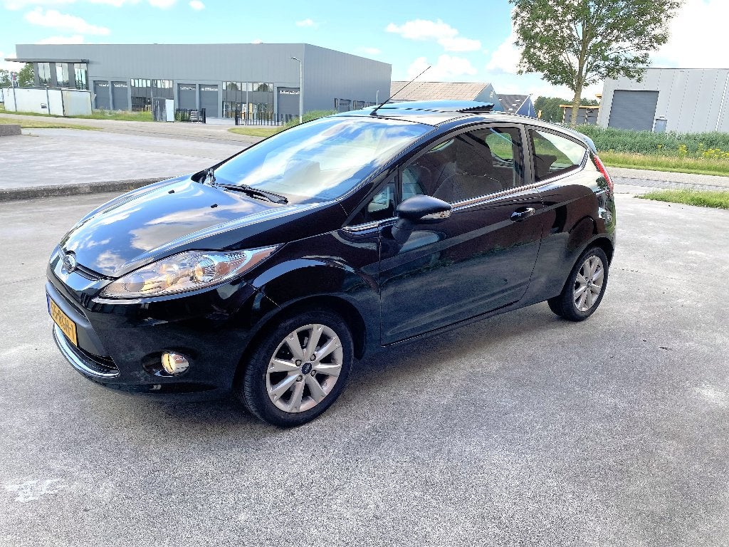 Ford Fiësta 1.25 titanium 83 dkm.*panorama-dak*carplay, Auto's, Euro 5, 600 kg, Zwart, Origineel Nederlands