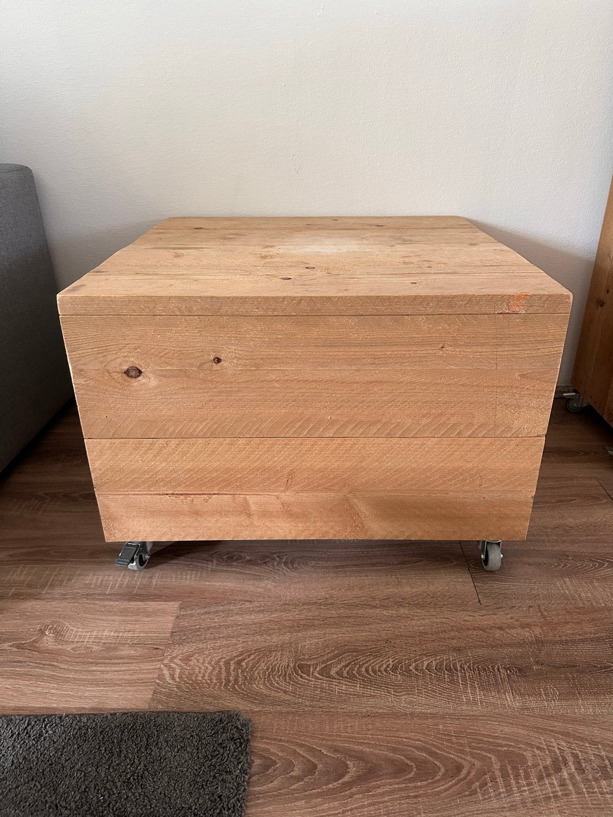 Zware houten tafel op wielen - Zeer goede staat, Ophalen, Vierkant, 50 tot 100 cm, Zo goed als nieuw