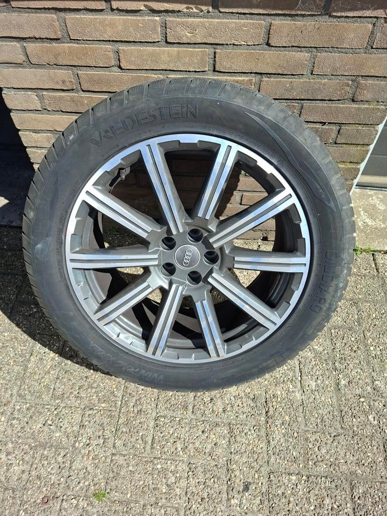 Audi Q7 velg met band, Ophalen