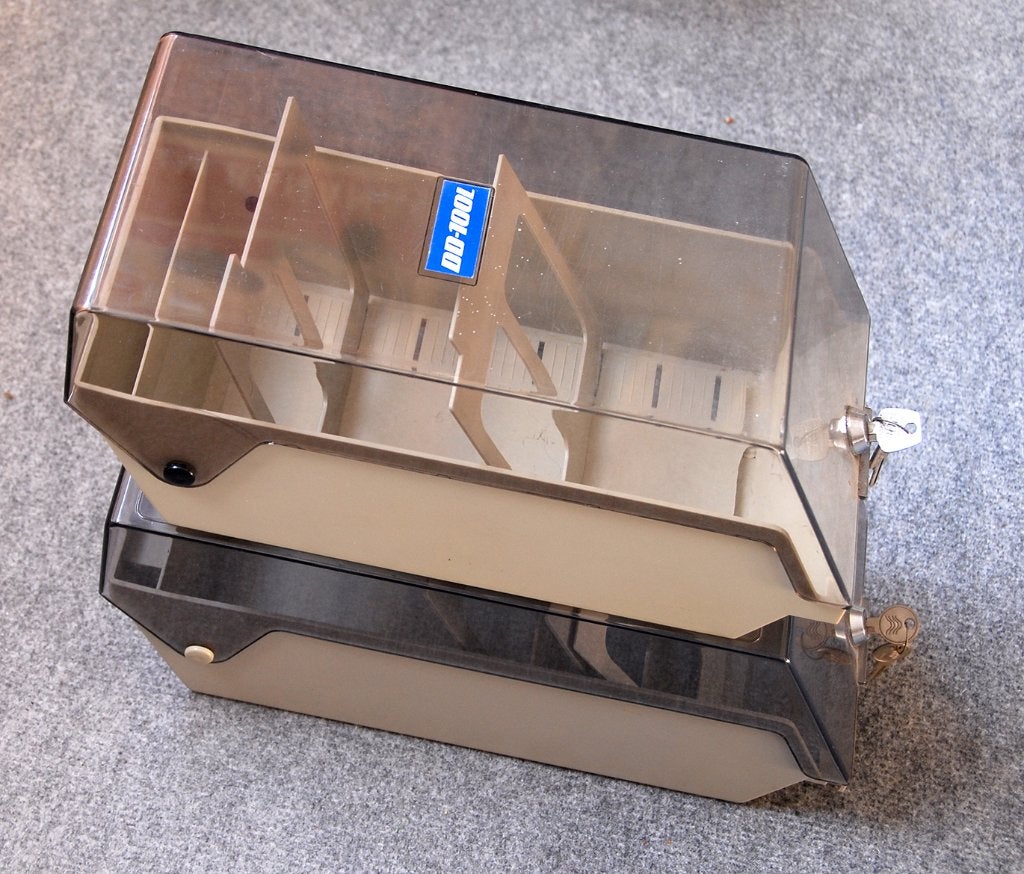 ## 2 CD Opberg Boxen met sleuteltjes # In prima staat, Ophalen, Zo goed als nieuw, Hout, Cd's