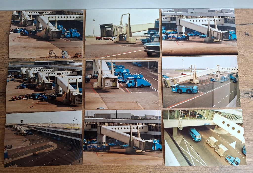 Unieke set van 9 originele foto's van Schiphol de loopbrug, Verzamelen, Ophalen of Verzenden, Zo goed als nieuw, Overige typen