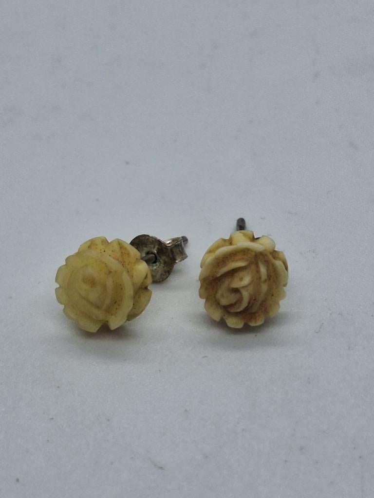 Antieke Ivoor & Zilveren Roosjes Oorbellen, Ophalen of Verzenden, Beige, Zilver, Knopjes of Stekers