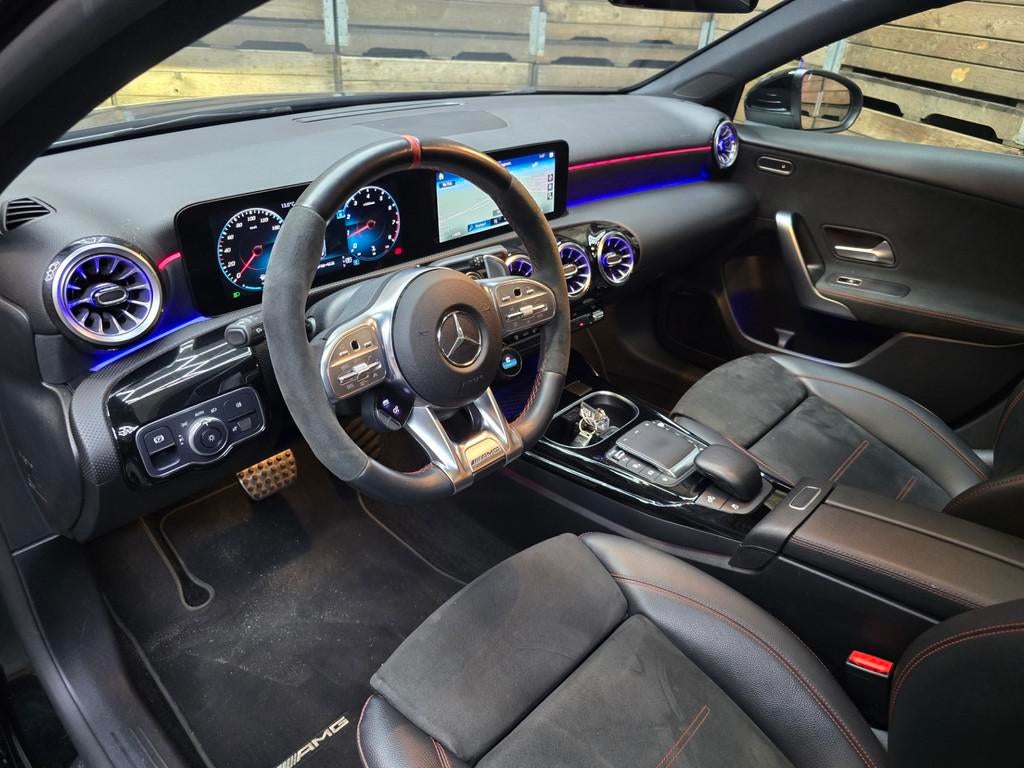 Mercedes-Benz A-klasse AMG 35 4MATIC Premium Pano Sfeer Came, Auto's, Automaat, 4 cilinders, Leder en Stof, Zwart