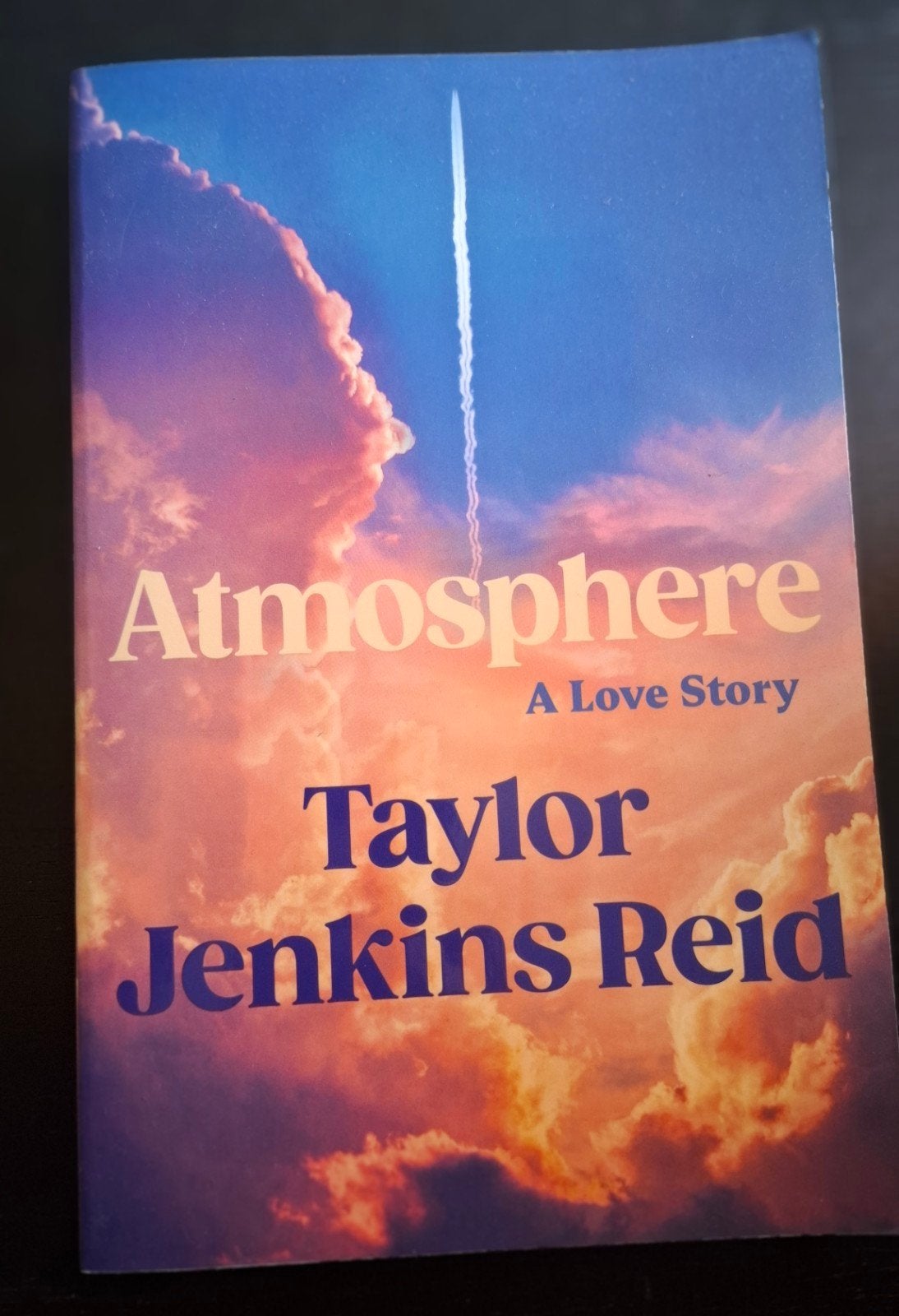 Atmosphere: A Love Story - Taylor Jenkins Reid, Ophalen of Verzenden, Zo goed als nieuw, Taylor Jenkins Reid, Europa overig