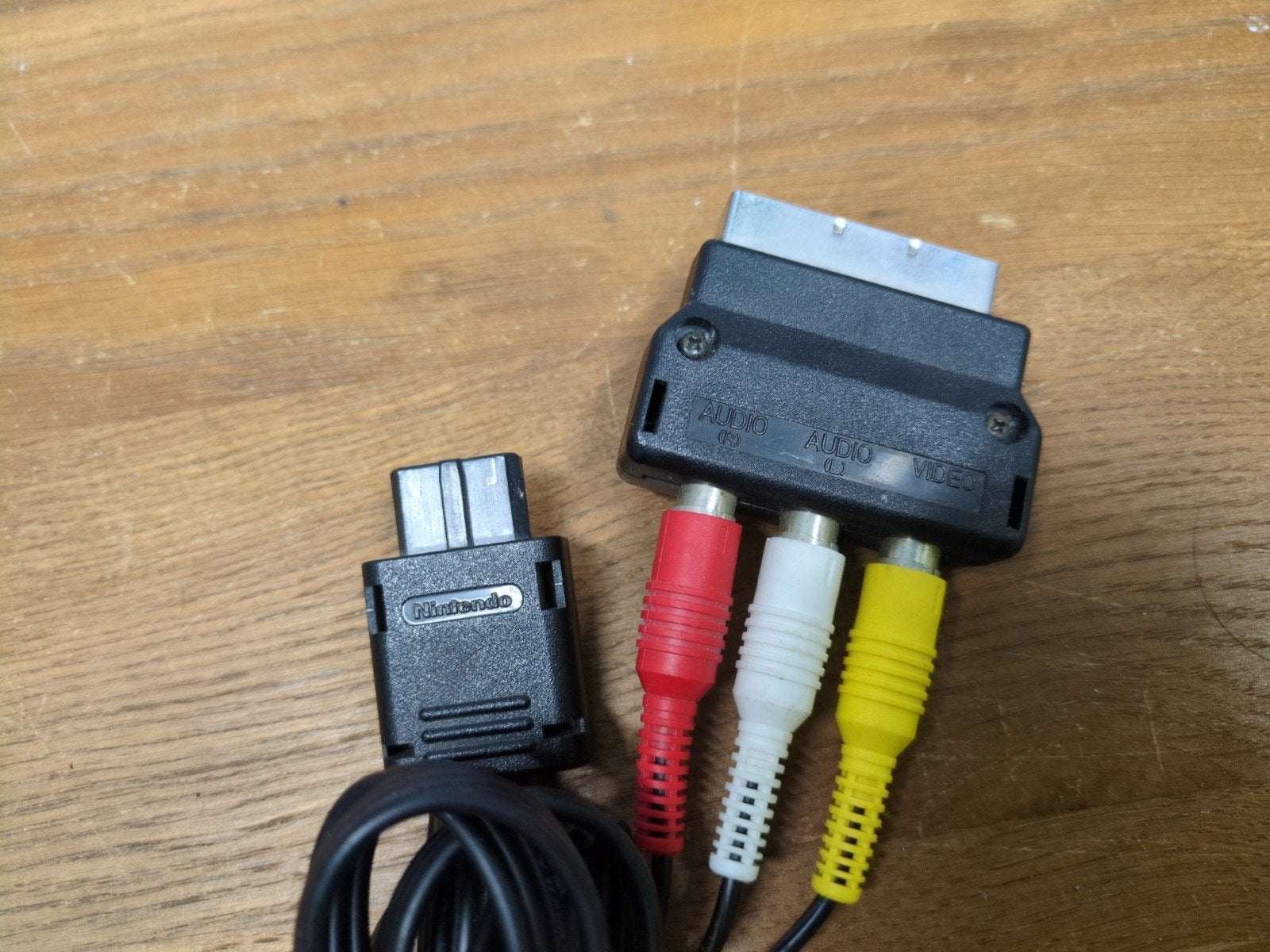 Originele Nintendo Gamecube AV Kabel + Scart Blokje, Ophalen of Verzenden, Gebruikt, Nintendo 64, Oplader of Kabel