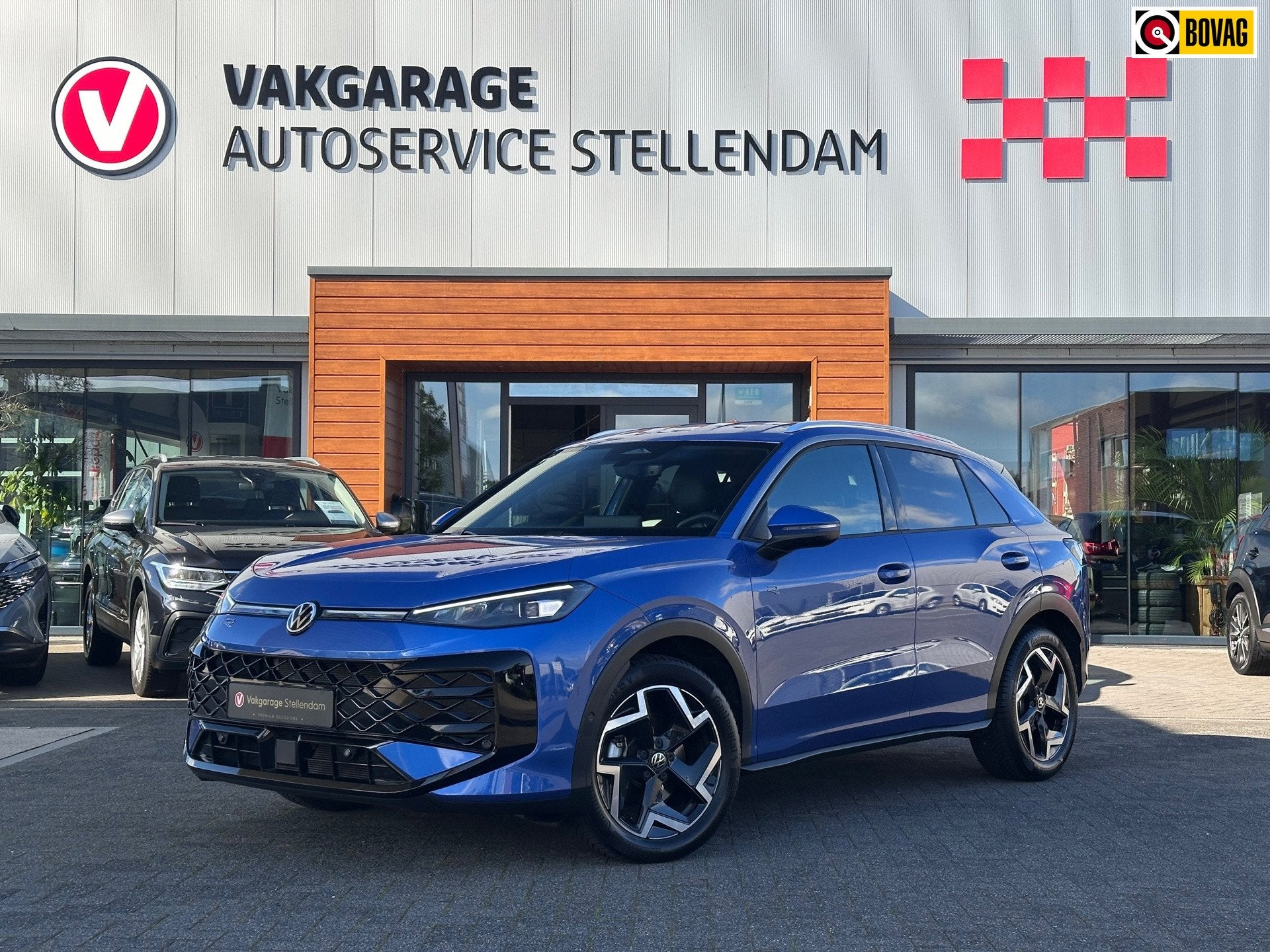Volkswagen T-Roc 1.5 eTsi 150pk R-Line|Matrix LED|Keyless|AC, Auto's, Dealer onderhouden, Gebruikt, Zwart, 4 cilinders